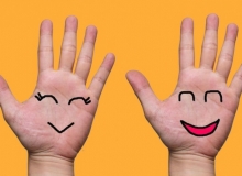 Mosolygó Stúdió - Derűs ujjak jógája